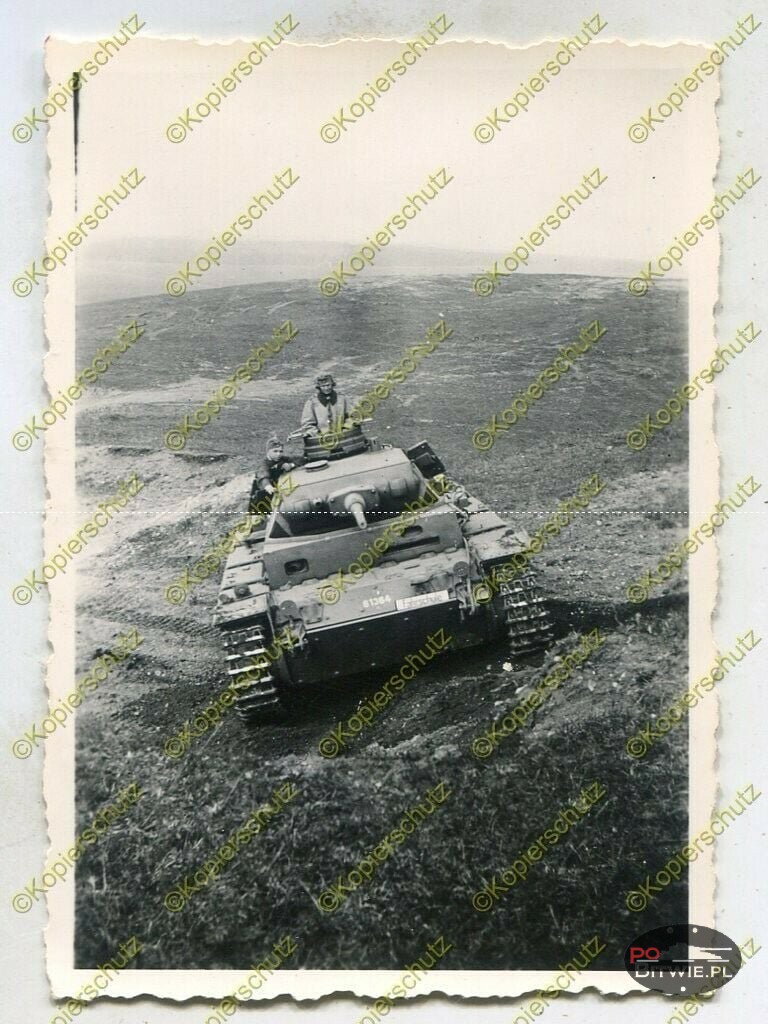 Pz.Kpfw. III Ausf.F(U) 5cm (Fgst.Nr.61364) {001}{a}.jpg
